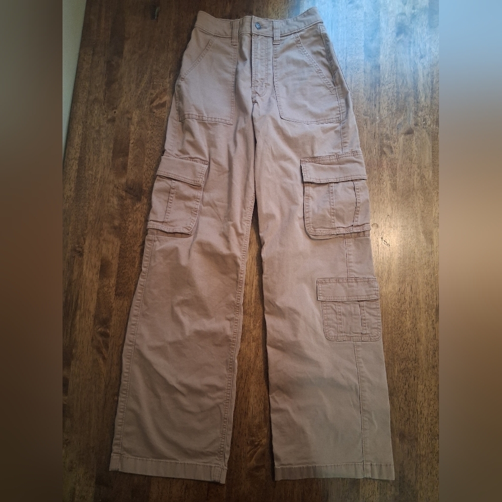 Hollister Ultra High Rise Baggy Tan Cargo Pants 23R/000R